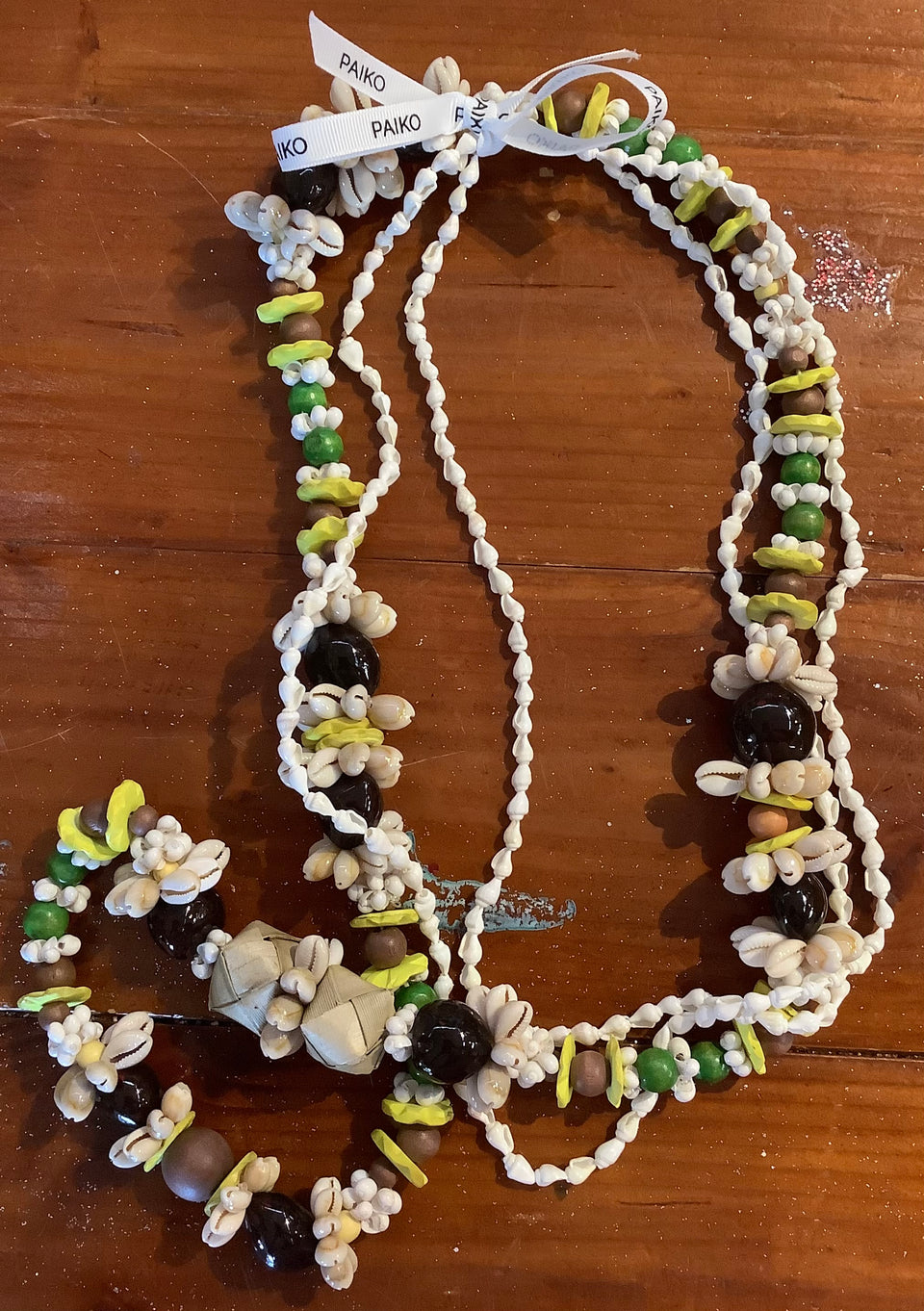 An example of forever lei on a wooden table