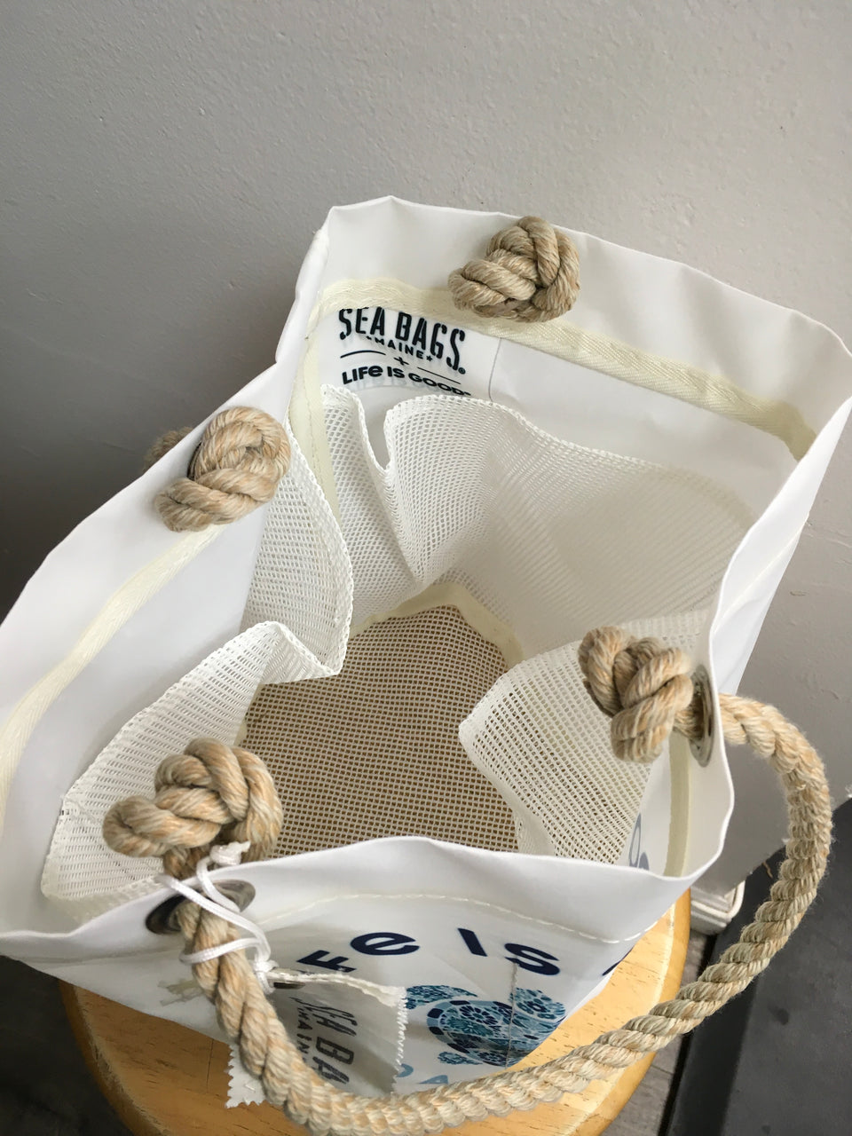 inside of sea bag tote with pockets