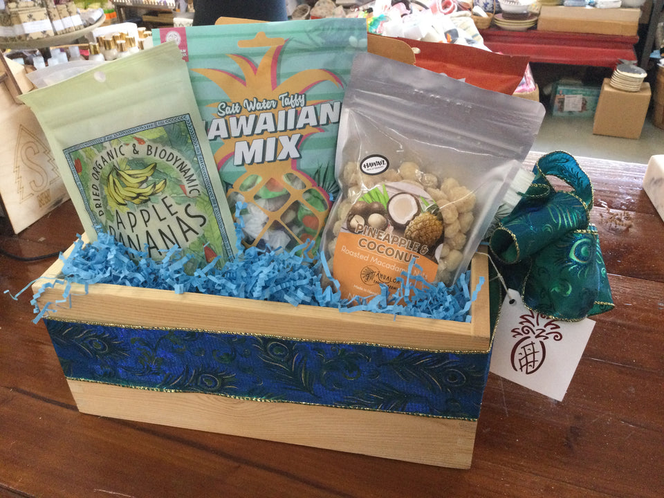 Example of the custom Hawaii treats basket