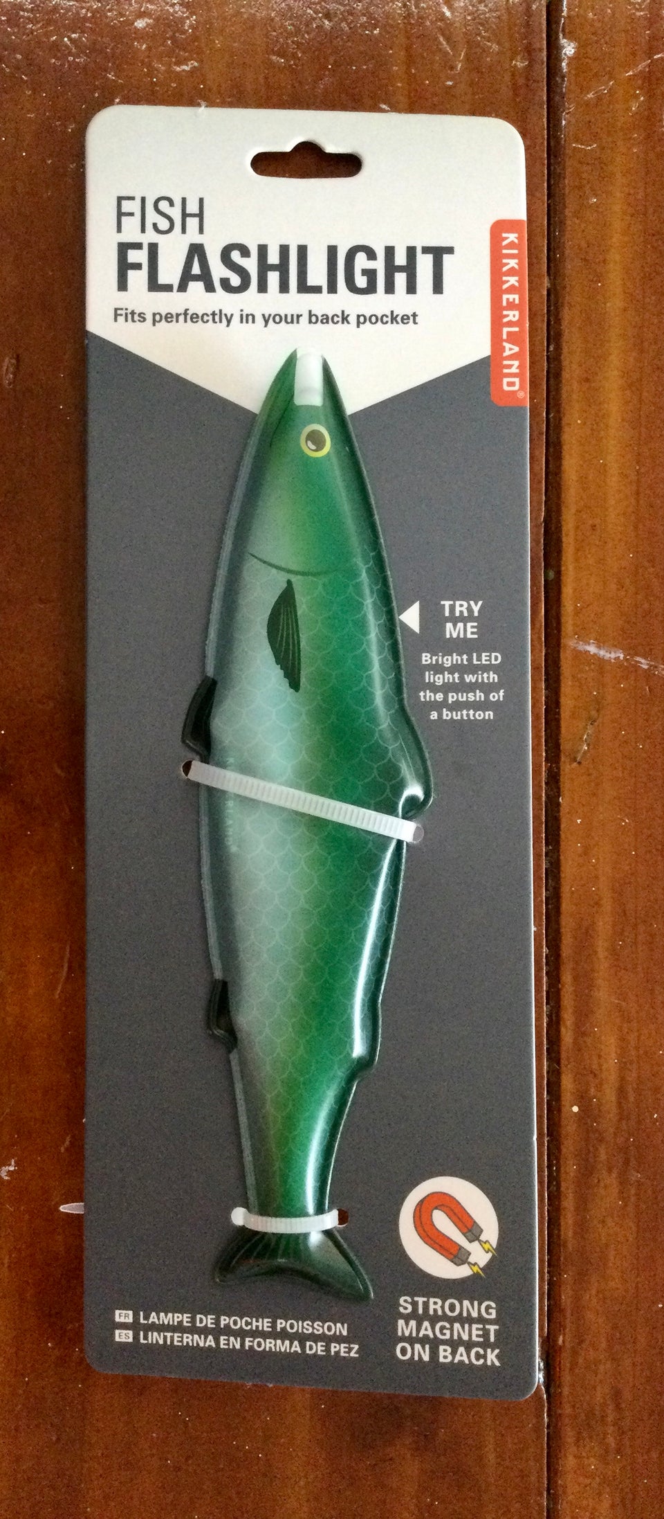 Shows fish flashlight in package