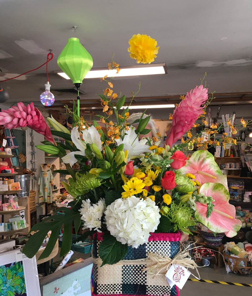 an example of a Hawaiian Flower box / basket